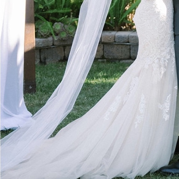 Maggie Sottero Wedding Dress
Strapless Sweetheart Neckline Trumpet Style - Picture 3 of 12